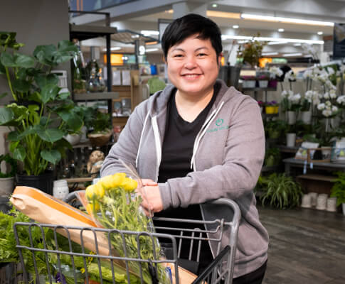 dumpling shopper cindy pao delivers grocery for her personal shopping client